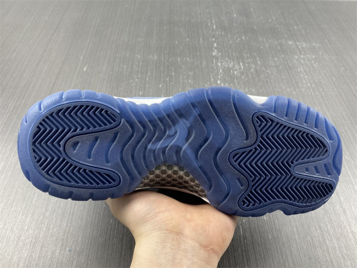 Air Jordan 11 WMNS “Midnight Navy” AR0715-441