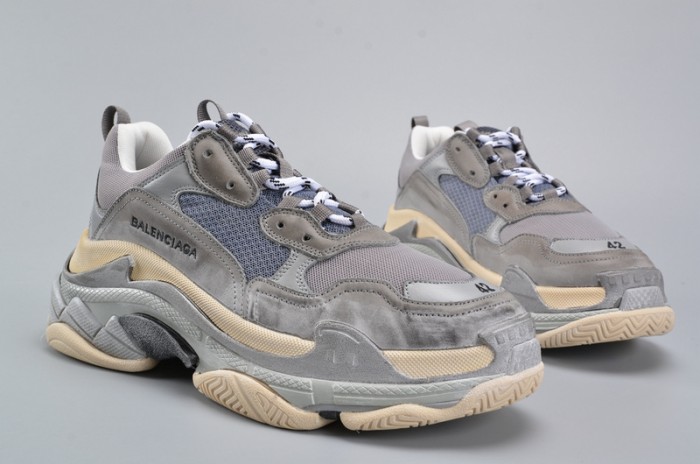 BL 17FW TRIPLE S WASHED SHOW SNEA GREY MENS AED2900