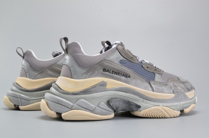 BL 17FW TRIPLE S WASHED SHOW SNEA GREY MENS AED2900