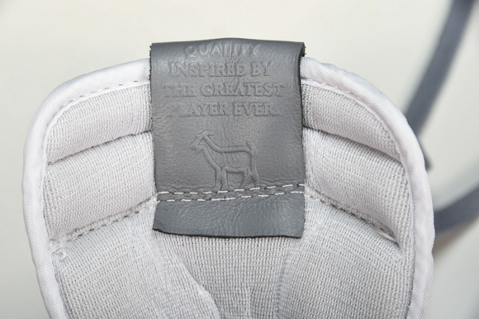 Air Jordan 1 High OG ‘Stealth 555088-037