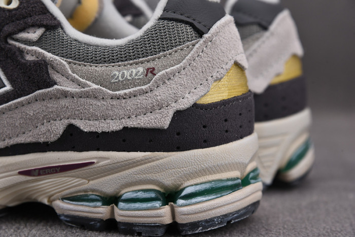 New Balance 2002R“Protection Pack" M2002RDA