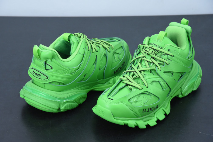 BC TRIPLE TRAINER 542023 W2LB1 3051