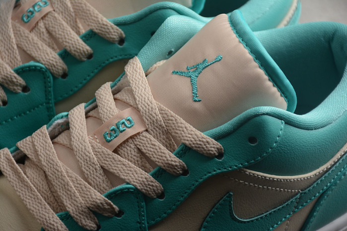 WMNS AIR JORDAN 1 LOW 